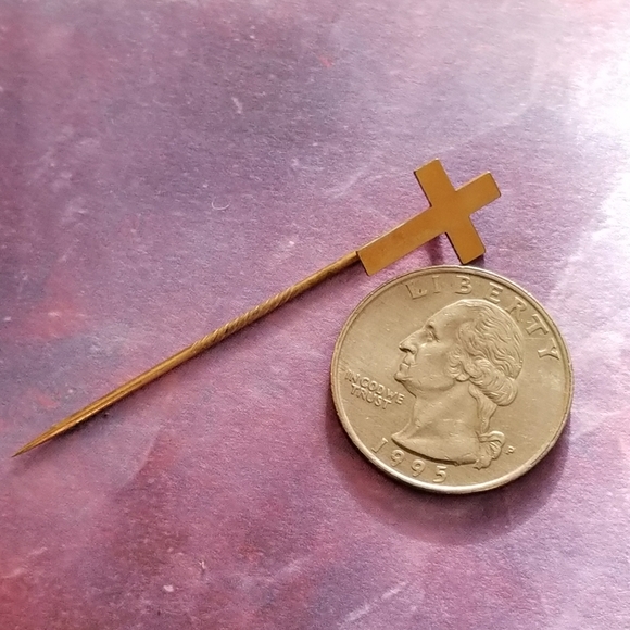 Relisted -Vintage cross stick pin gold tone crucifix brooch - Picture 14 of 16